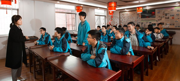 千阳 分类教学，因材施教，采取“一类一方案、一人一目标”的教学方法
