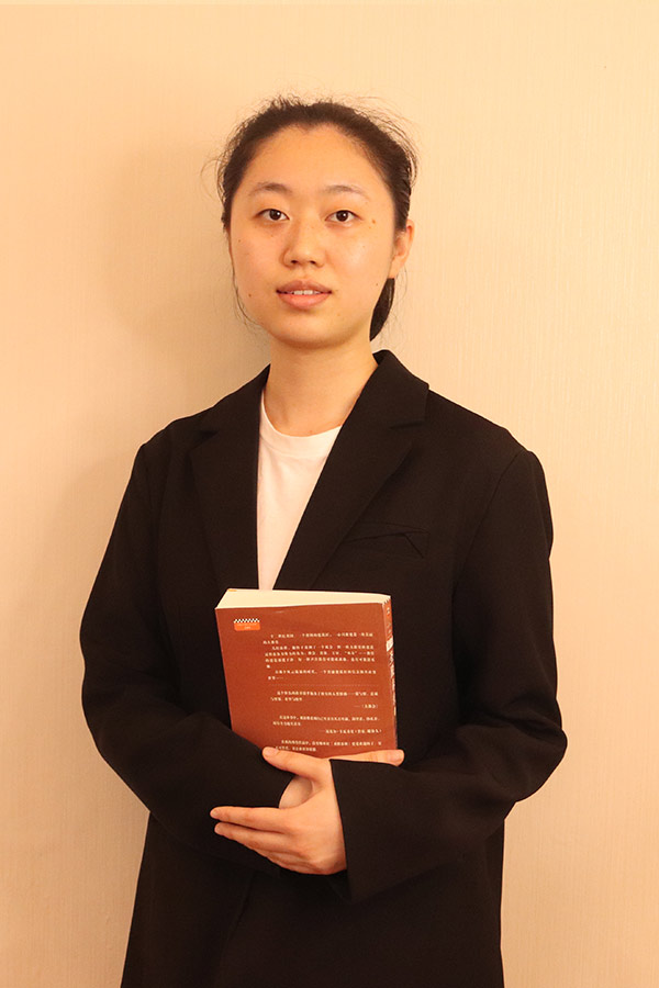 千阳梁艺 本科学历，优秀班主任